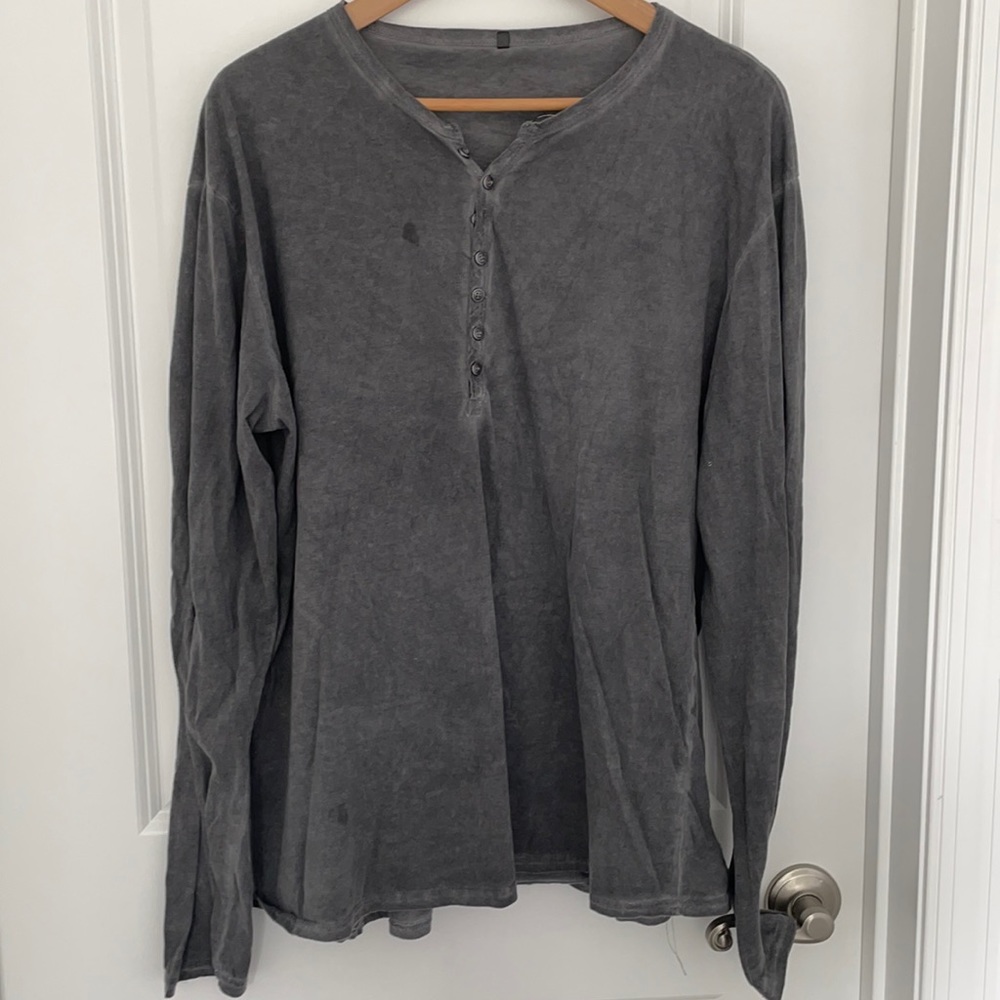 ⭐️2/$6 sale - Large men long sleeve